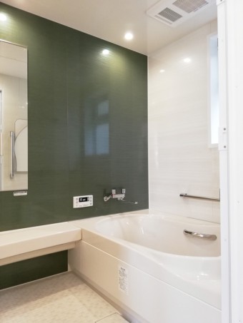 深みのあるグリーンが美しい機能的なユニットバス 深みのあるグリーンが美しい機能的なユニットバス